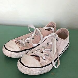 Converse Chuck Taylor All Stars size youth 1 pink